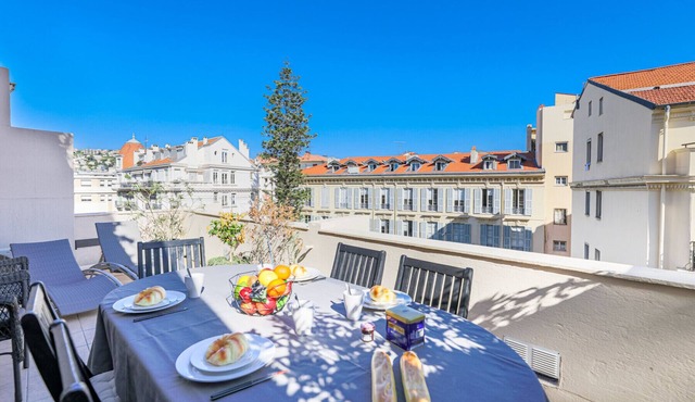 PALAIS L'ESCURIAL AP4069 by RIVIERA HOLIDAY HOMES