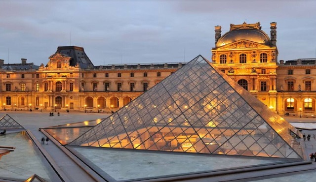 Palais Royal – Musée du Louvre (line 1 and line 7), Pyramides & Bourse (line 3).