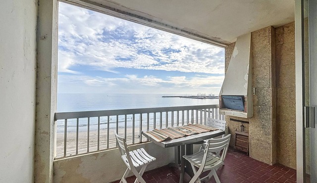 Palavas bright F2, near beach and shops, TV and wifi included