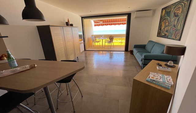 Palavas-centre : 2 bedrooms, terrace, splendid sea view (sleeps 6)