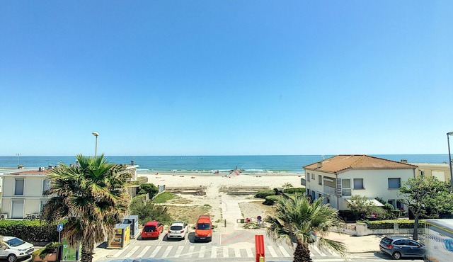 Palavas Les Flots bright F2 with parking, near the sea