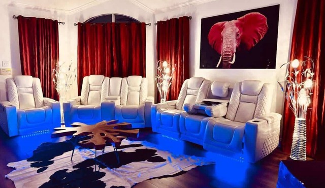 Palazzo Luxe Paradise w/PS5 Pool Spa |Sleeps 16+
