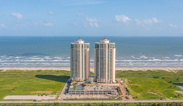 Palisade Palms Beachfront Condo Oasis