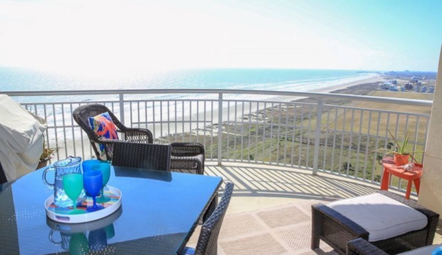 Palisade Palms, Cheerful, Modern Condo with Private Patio and Beachfront Access