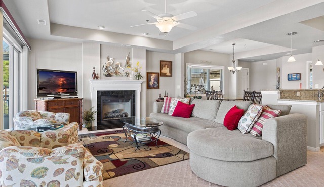 Palisades 202E-2B Stunning panoramic view from this beautiful 3 bedroom Condo!