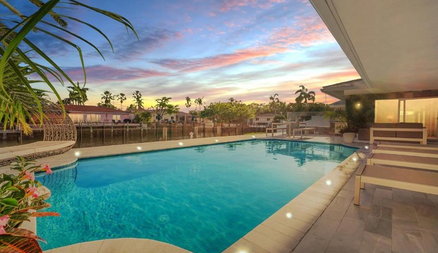 Palisades by JadoreLuxe l Oasis Pool and Waterview