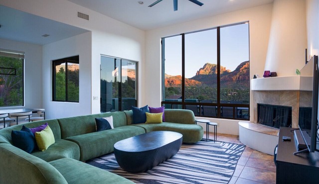 Palisades Sanctuary, Heated Saltwater Pool & Spa, Panoramic Views, Large Decks