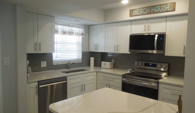 Palm Bay Club #168 Private beach perfect for a Staycation/recently updated