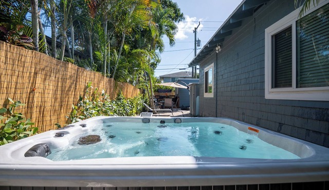 Palm Beach Charm - Hot Tub, Bikes & More! Completely Renovated!