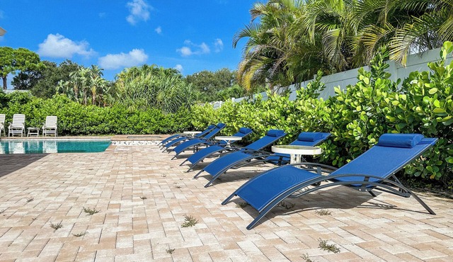 PALM BEACH GARDENS 5 BR/4BA HOME - PRIVATE POOL - HOT TUB