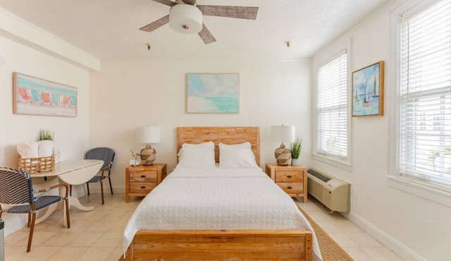 Palm Beach Island Pool Studio 3 Blocks to Beach!