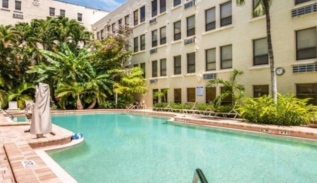 Palm Beach Island Studio FREE VALET PARKING!