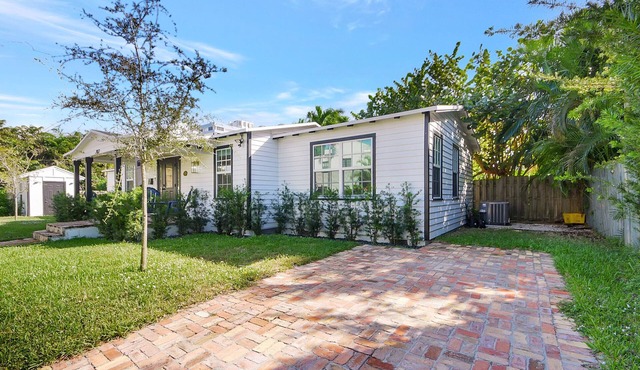 Palm Beach - Newly Designed come relax, shop, enjoy!