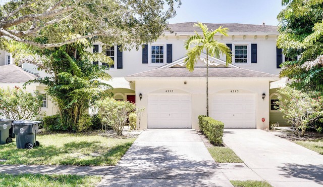 Palm beach - pool , washer and dryer ,beach , backyard