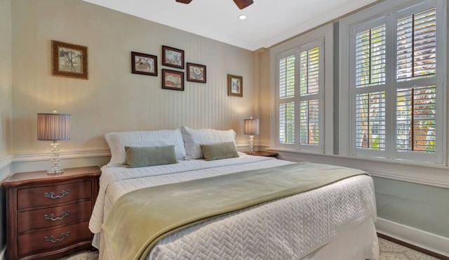 Palm Beach Regency Walk to Beach