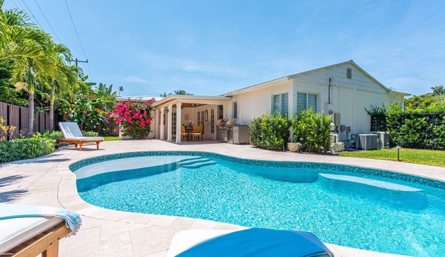 Palm Beach Retreat Salt Pool I Outdoor Dine & BBQ