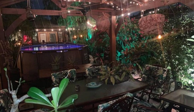 Palm Beach Tropical Hot-Tub Pool HIDE-A-WAY Suite