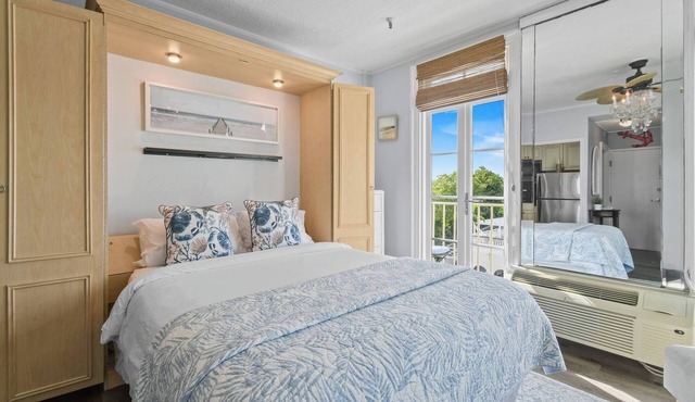 Palm Beach Tropical Balcony Studio Pool Beach Walk