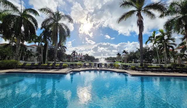 Palm Beach Gardens PENTHOUSE Retreat - 10 minutes to the Beach