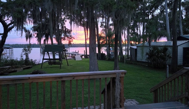 Palm Bend Retreat – Riverfront Escape on the Saint Johns River