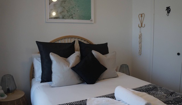 Palm Breeze - 4 bedroom - Walk to the Ocean