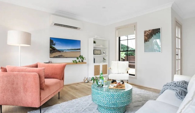 Palm Breeze – stylish, light-filled coastal house just minutes from the beach.