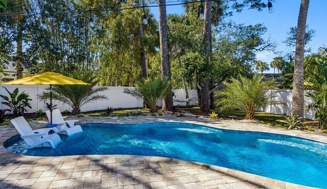 Palm Breeze: Heated Pool, Beach, Bikes, Game Room, Firepit!