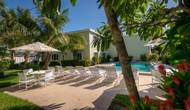 Palm Cay 3 · 3 Queen Beds · 2-Min Walk to Gulf