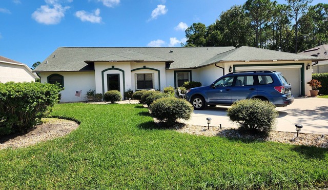 Palm Coast cottage, 3 bedroom 2 bath house w/office,city golf courses and beach.