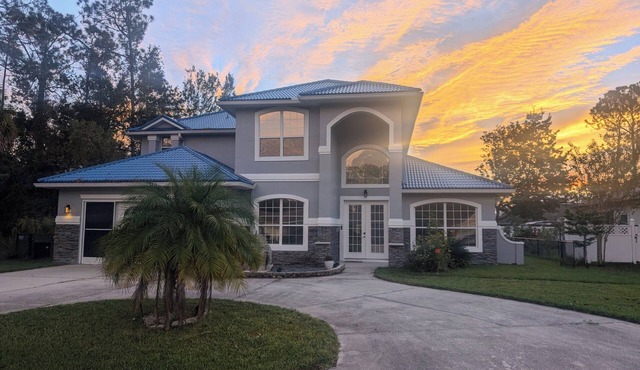 Palm Coast Oasis: Solar Pool, Spa, Sauna & Sunroom