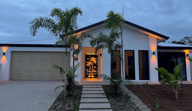 Palm Cove 2 bedroom new built with large heated spa