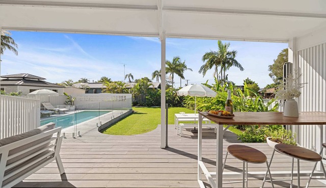 Palm Cove Retreat - Walk to Beach & CBD