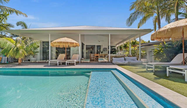 Palm Cove Gated Beachside Retreat