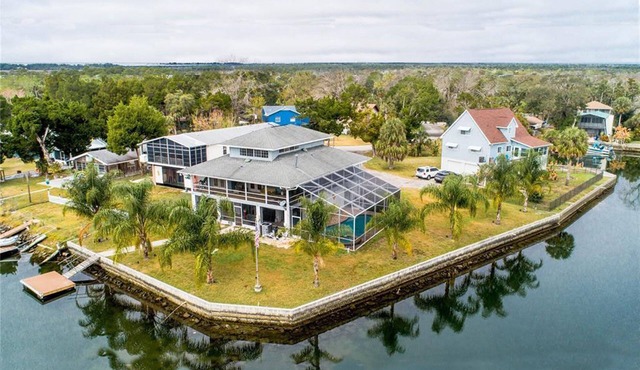 PALM CREEK GETAWAY spring meets gulf+pool & spa