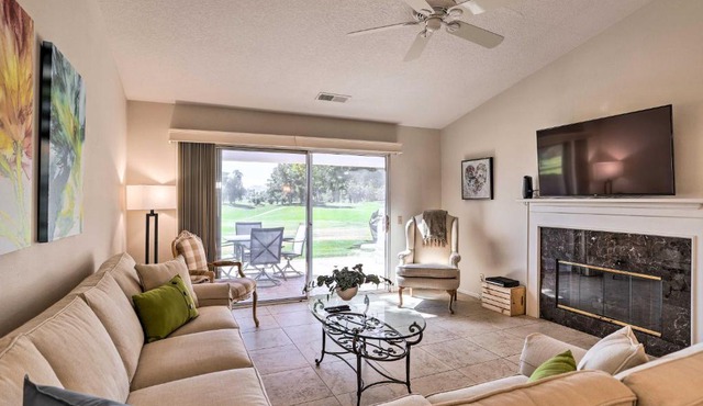 Palm Desert Country Club Condo with Mtn Views!