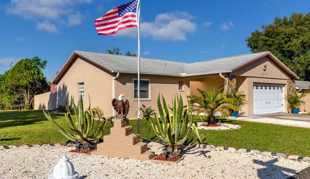 Palm Harbor Pool Home! 4bd/2ba - POOL home - SLEEPS 10!