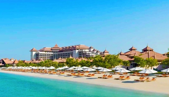 Palm Jumeirah, Studio, Fantastic sea, beach and skyline view, Beach