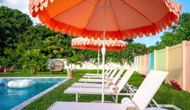 Palm Oasis | Salt Pool I Movies I Firepit I Golf