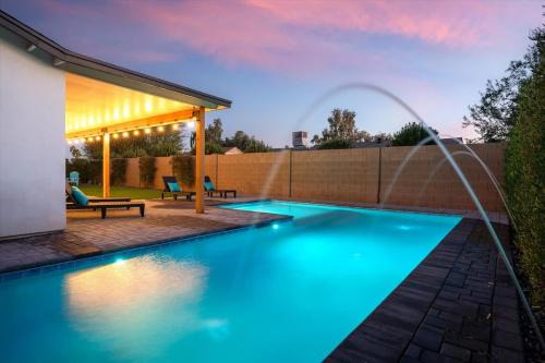 Palm Oasis Scottsdale Kierland Poolside Escape