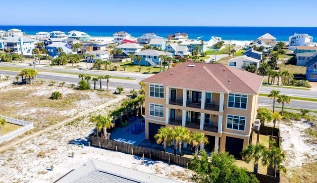 🌴Palm Palace🌴Sleeps 30 w/Elevator | Private Pool | Game Room | Pet Friendly