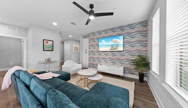 Palm Paradise: Tropical 2BR/2BA with Pool & Gym