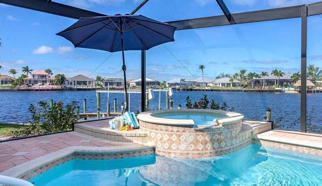 Palm Pointe - Waterfront Vacation Rental Cape Cora