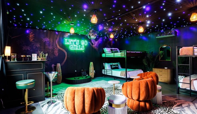 Palm Ritual Bachelorette, 5 min to Old Town, Karaoke + Glam Stations