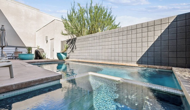 Palm Springs 2BR/2BA Gated TH, Private Pool&Hot Tub, Near Downtown Attractions
