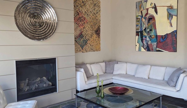 Palm Springs - Central & Modern!