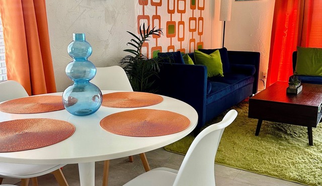 Palm Springs Desert Dream, updated 1 BR condo, comfortable, retro-feel appeal