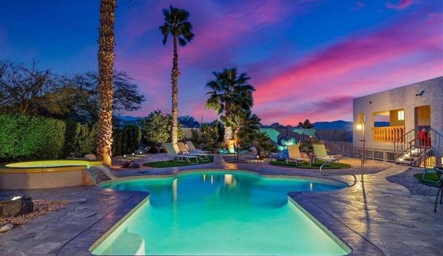 Palm Springs Hillside Oasis - Unwind in Style: Hillside Oasis with Hot Tub & Fire Pit