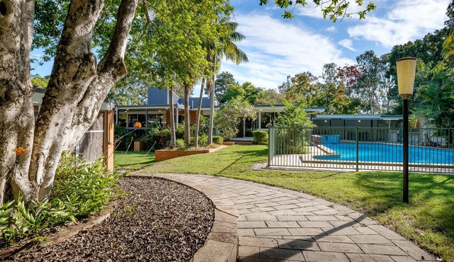 Palm Springs Resort Style Estate - 9 Bedrooms, 2.5 Acres, Pool, Spa, Games Room