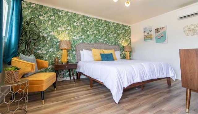 Palm Springs Room At The Groovy Nomad Motel