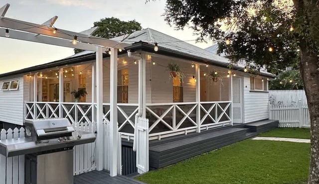 Palm Springs Vibe, Pool Fire Pets